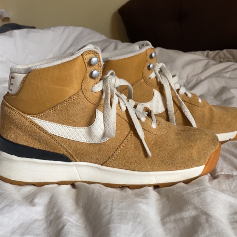 Nike High top shoes